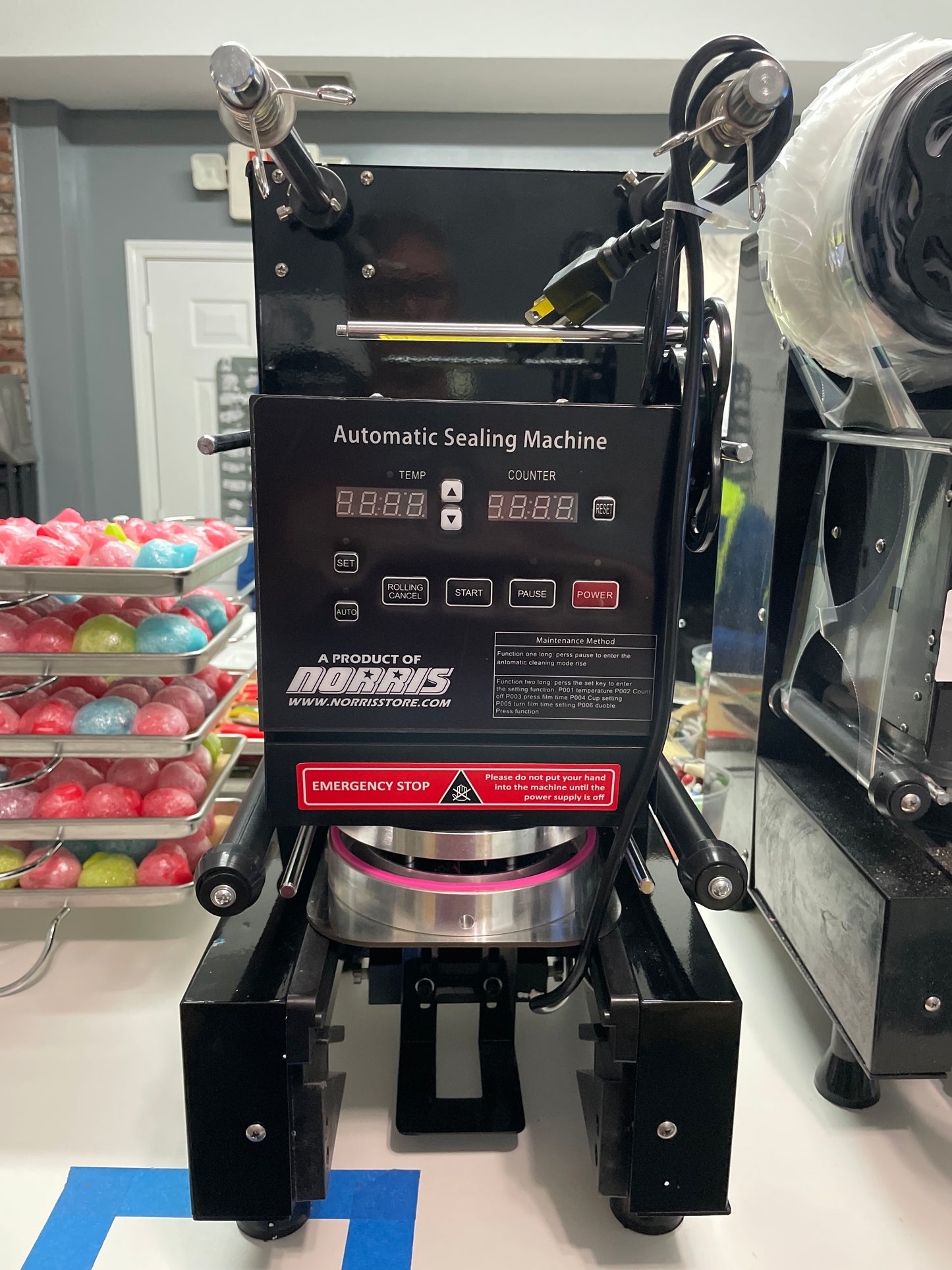 Automatic Deli Container Sealing Machine